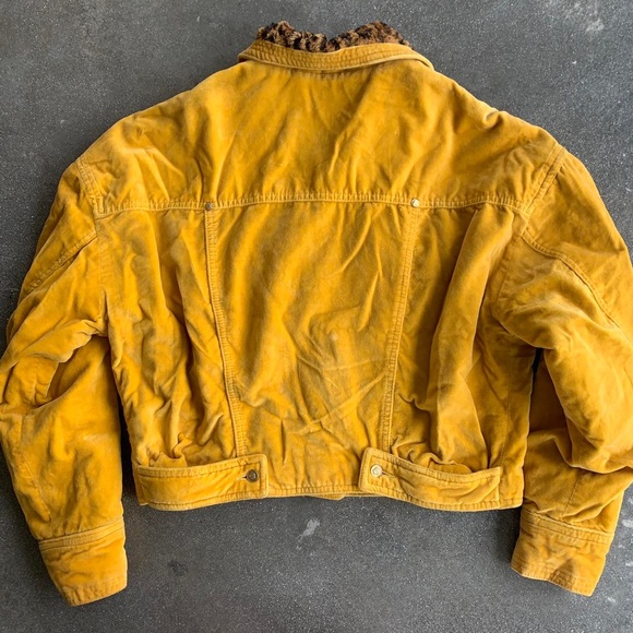 VERSACE • RARE VINTAGE YELLOW VELVET & LEOPARD MEDUSA FALL/WINTER JACKET 💛🐆 - Picture 2 of 8